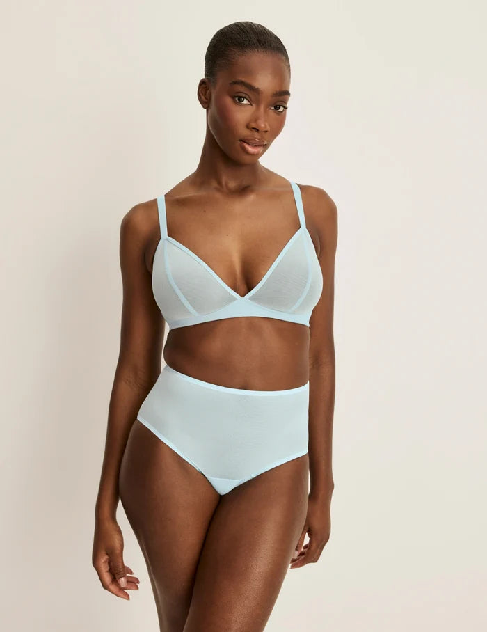 Orlane has 40” hips and wearing KNIX M | Blue Light