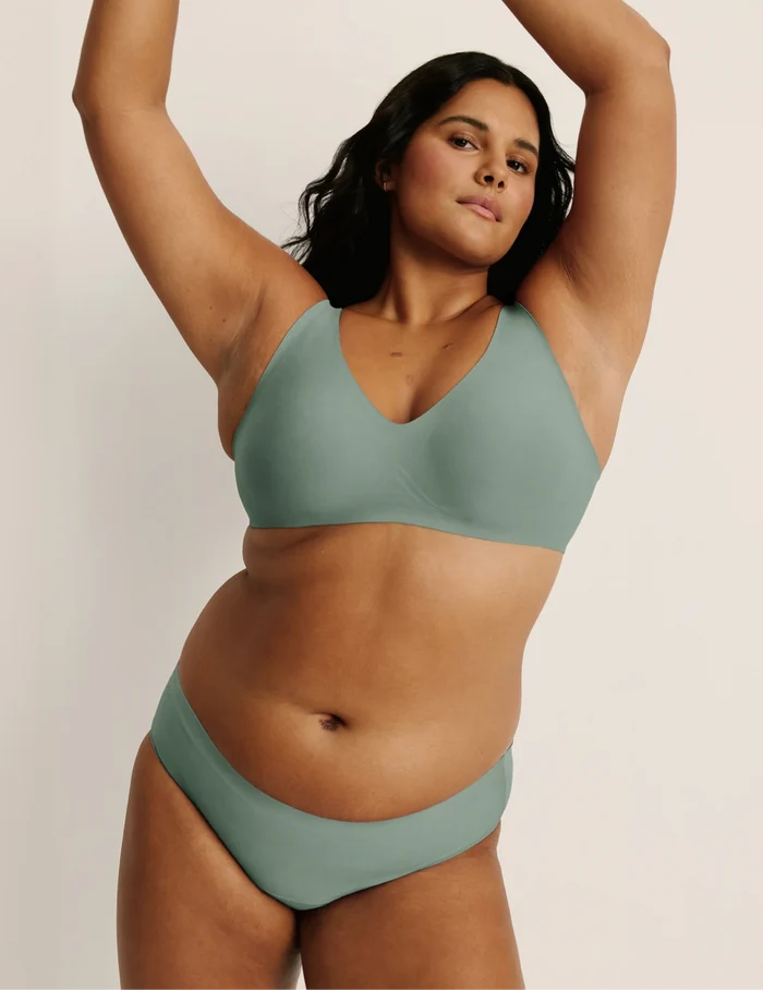| Front view of model highlighting the coverage and fit | Eucalyptus/Rose Quartz/Rosewood