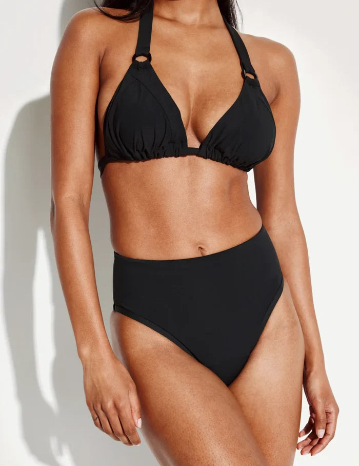 Jay is a 30E wearing KNIX S+ | Full-body view of model wearing the Sculpt Full Bust Bikini Top, highlighting the neckline, strap design, and silhouette | Black