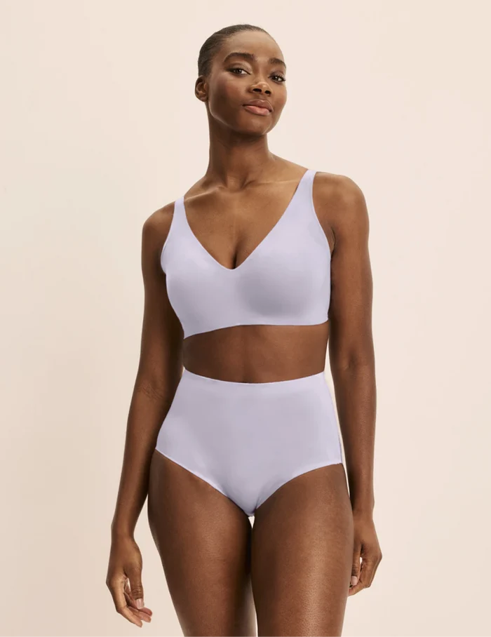 | Full-body view of model wearing the Super Leakproof® No-Show High Rise highlighting the coverage and smooth fit | Berry/Violet/Lavender