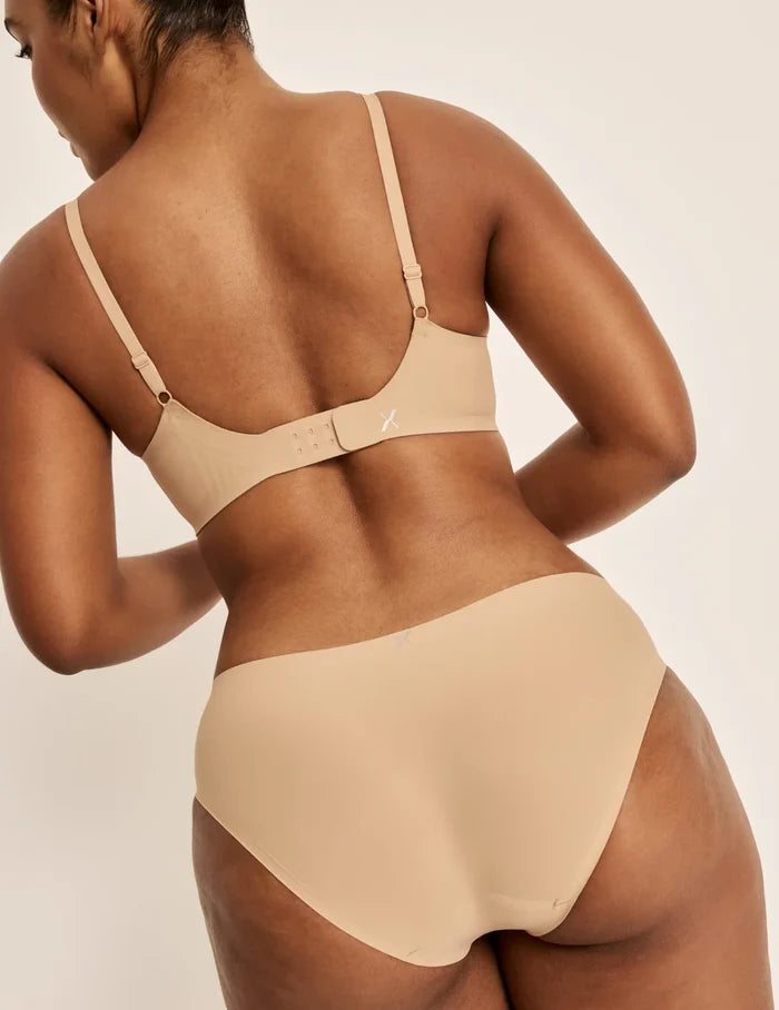 Amber has 46” hips, and wearing KNIX L  | Warm Sand