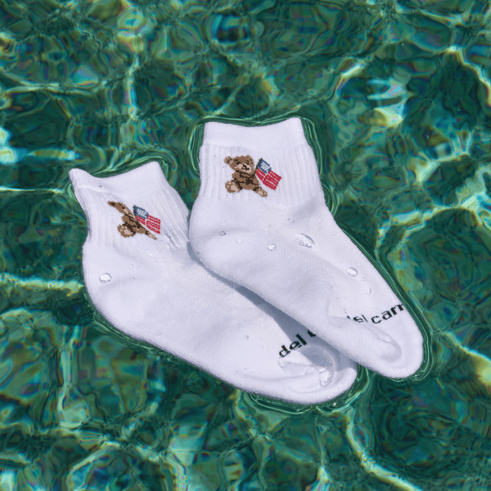 Del Campo American Teddy Bear golf socks, lifestyle shot