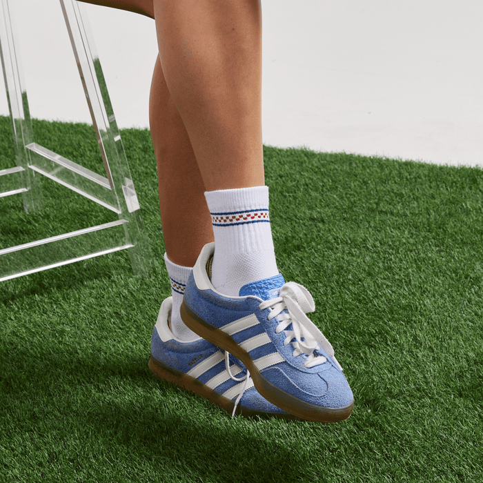 Del Campo Blue/Red Checkered Stripes golf socks, lifestyle shot