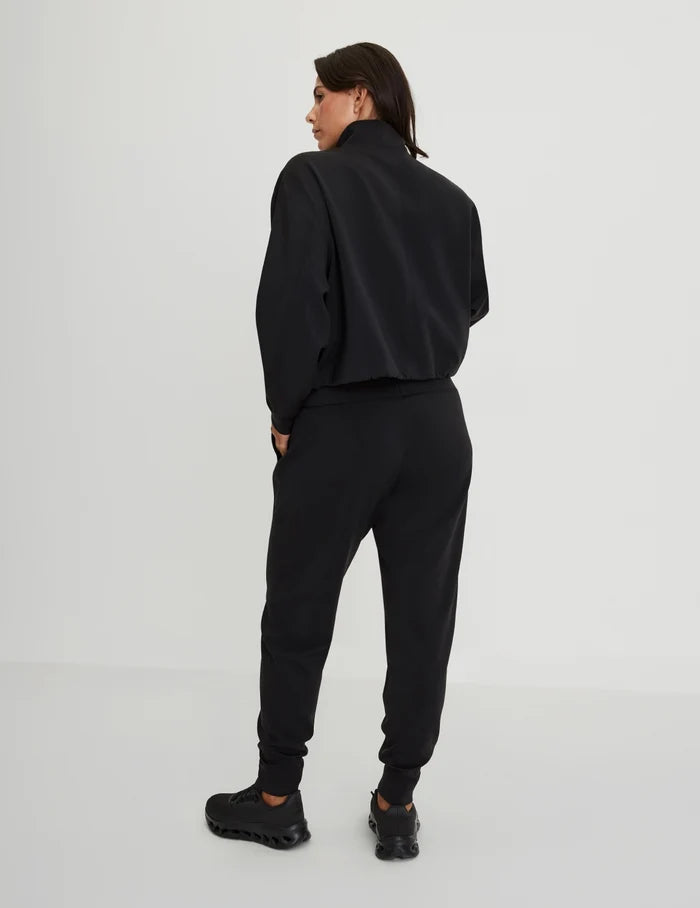 | Back view of model wearing the CloudCut™ Bomber highlighting the coverage and fit | Black