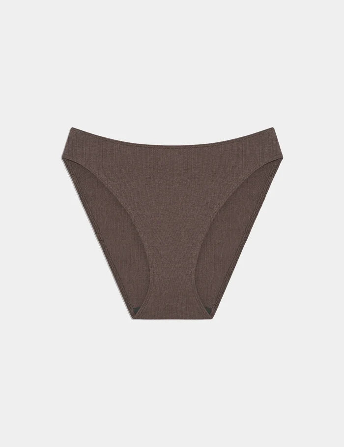 | Front view of model highlighting the coverage and fit | Espresso