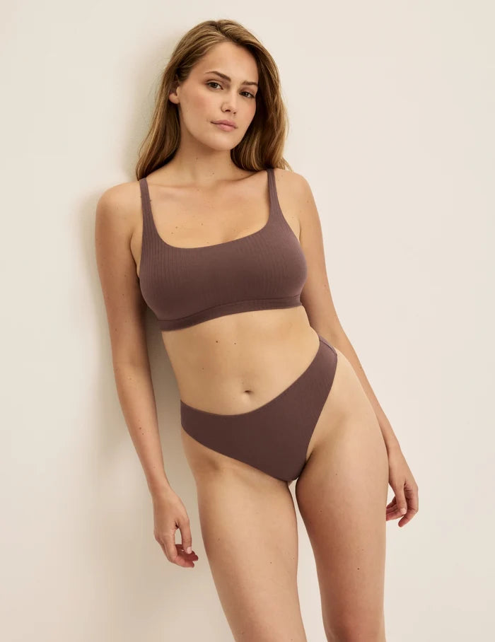 | Front view of model highlighting the coverage and fit | Espresso