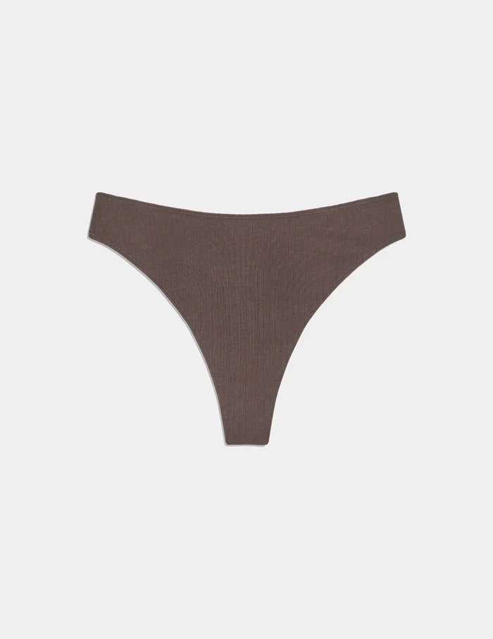 | Front view of model highlighting the coverage and fit | Espresso