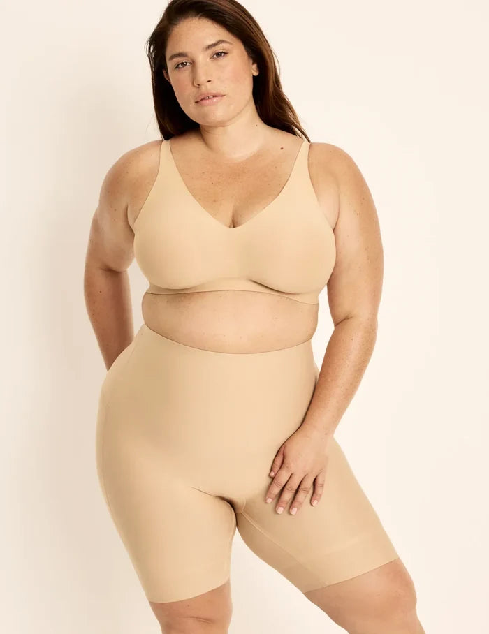 Clementine has 51" hips and wears a size XXL  | Front view of model wearing the Customizable Shaper High Rise Leakproof Shorts, highlighting the coverage and smooth fit | Warm Sand