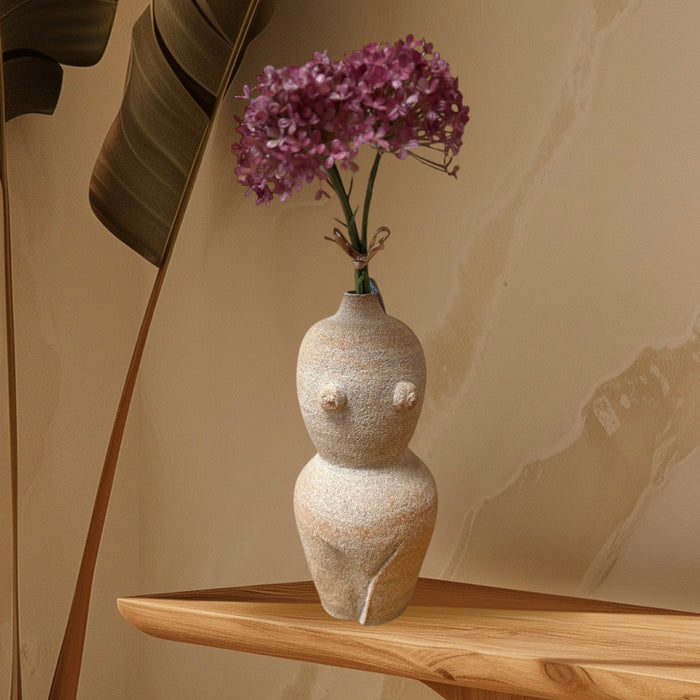 Deborah Levin: Mujer Vase
