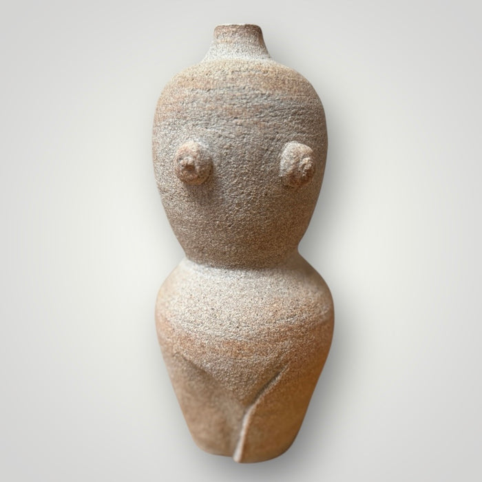 Deborah Levin: Mujer Vase