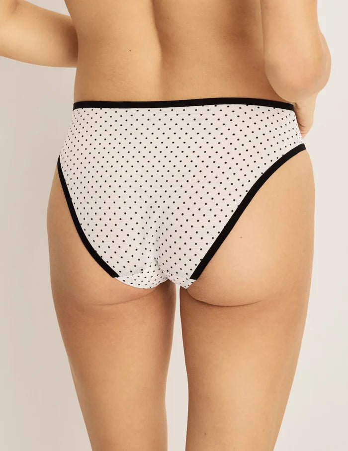 Sofia has 36.5” hips and wearing KNIX S | Back view of model wearing the Essential Full Mesh Bikini highlighting the coverage and smooth fit | White with Black Polka Dot