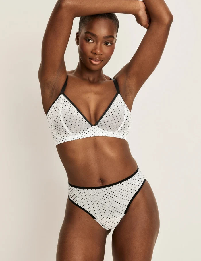 Orlane has 40” hips and wearing KNIX M | Full-body view of model wearing the Essential Full Mesh French Cut highlighting the coverage and smooth fit | White with Black Polka Dot