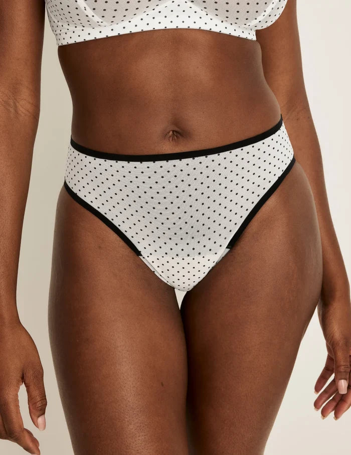 Orlane has 40” hips and wearing KNIX M | Front view of model wearing the Essential Full Mesh French Cut highlighting the coverage and smooth fit | White with Black Polka Dot