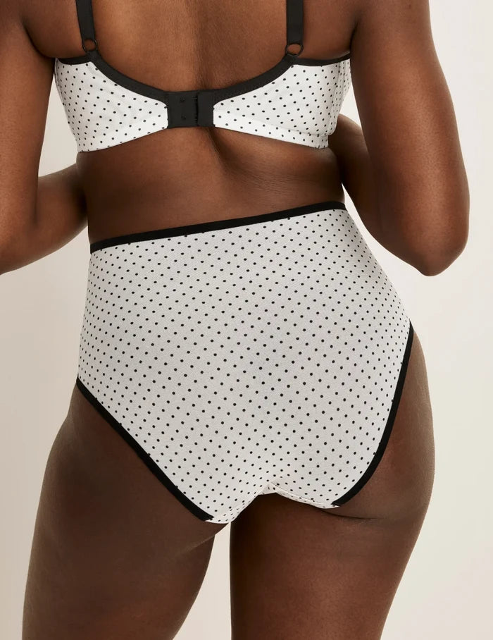 Orlane has 40” hips and wearing KNIX M | Back view of model wearing the Essential Full Mesh High Rise highlighting the coverage and smooth fit | White with Black Polka Dot