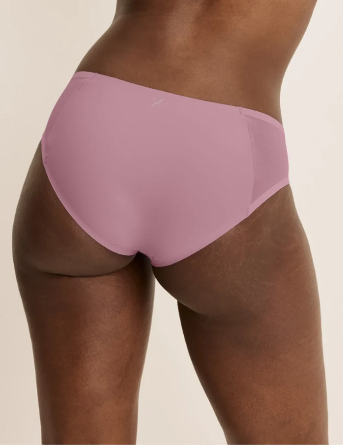 Orlane has 40” hips and wearing KNIX M | Dusty Pink