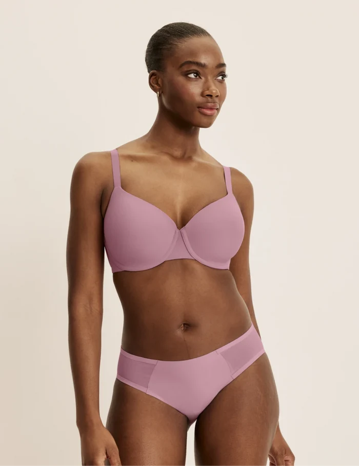 Orlane has 40” hips and wearing KNIX M | Dusty Pink