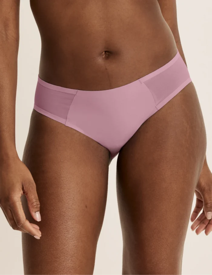 Orlane has 40” hips and wearing KNIX M | Dusty Pink