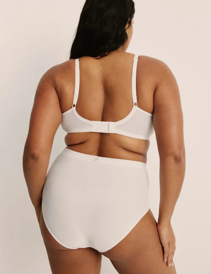 | Front view of model wearing the Essential No-Show High Rise 5-Pack highlighting the coverage and smooth fit | Pastels