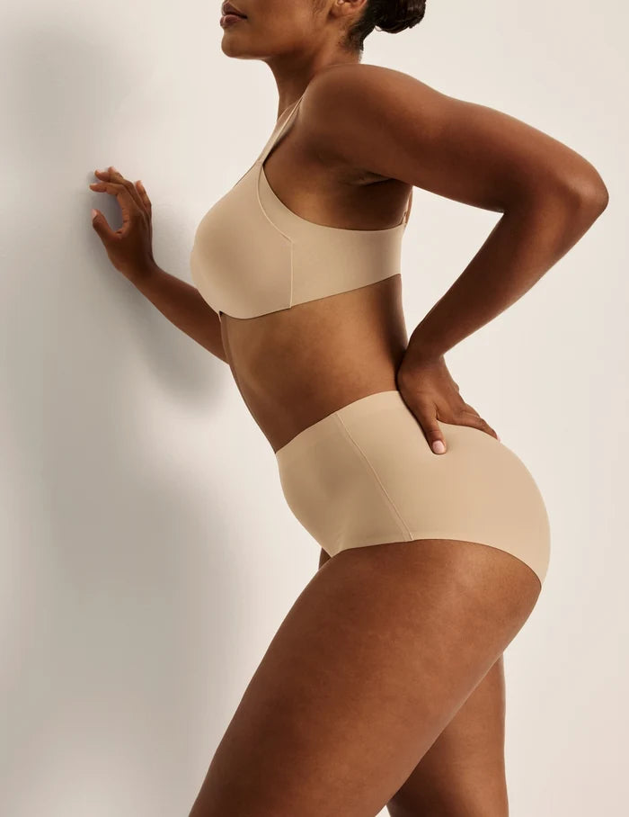 | Side view of model wearing the Essential No-Show High Rise highlighting the coverage and smooth fit | Nude Multi