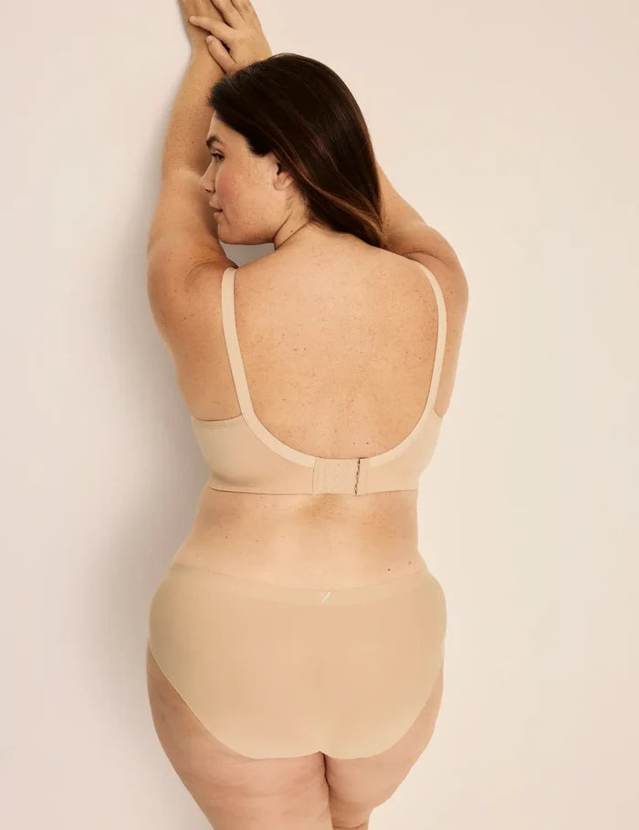 Clementine is a 40G and wearing KNIX XXL++ | Back view of model wearing the Good to Go Seamless Bra, highlighting the neckline, strap design, and  silhouette | Warm Sand
