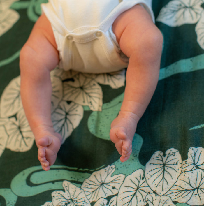 Hawaiian Loʻi Pō Kapa Moe - Hawaiian Bamboo Swaddle Blanket