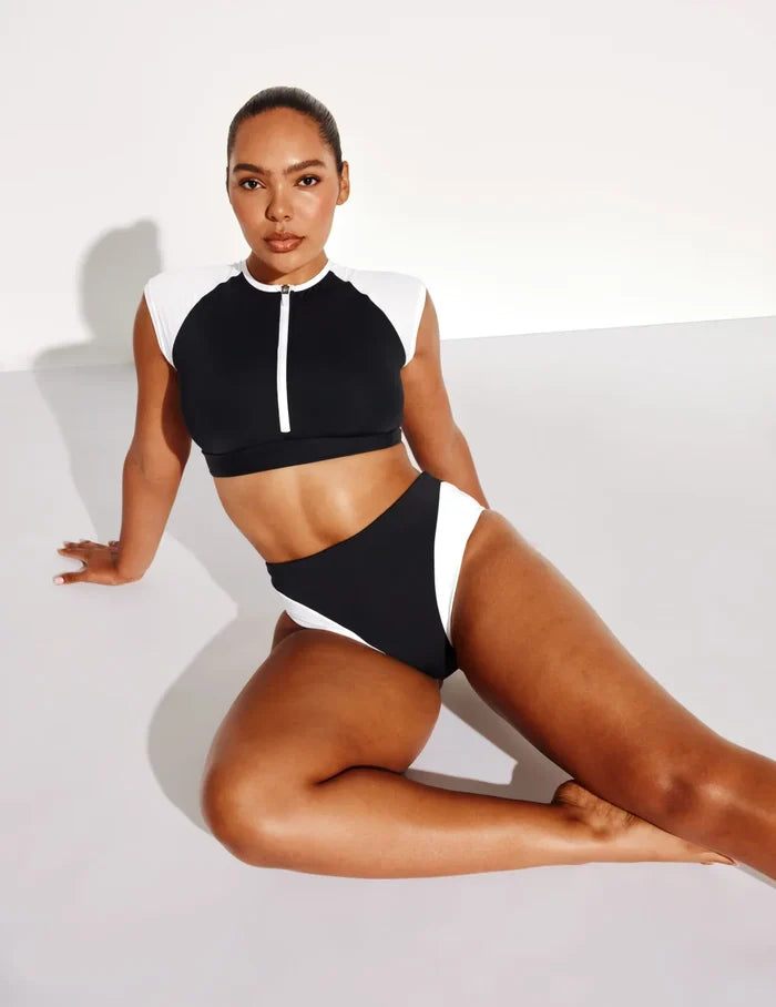 Amber has 44” hips and wears a Knix size L | Front view of model wearing the High Rise Bikini Swim Bottom highlighting the coverage and fit | Black/White