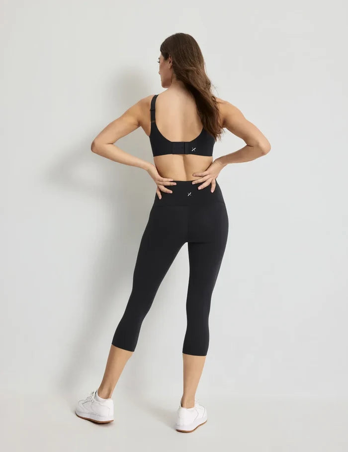 Sofia has 36.5” hips and wears a size S | Black