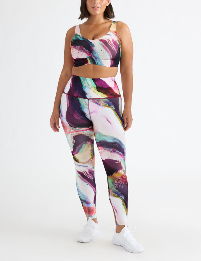 | Front view of model highlighting the coverage and fit | Flow Motion