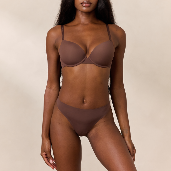 Amina, 34D/S