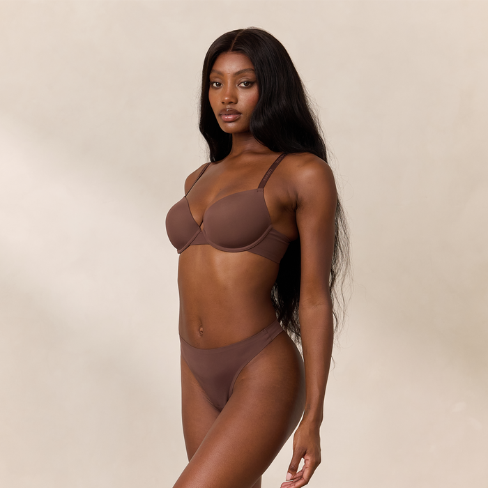 Amina, 34D/S