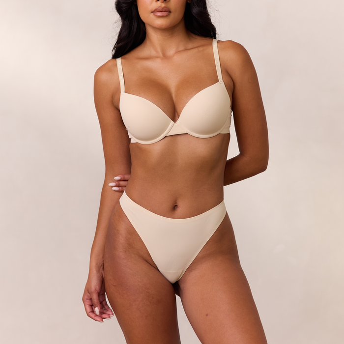 Muriel, 32DD/S
