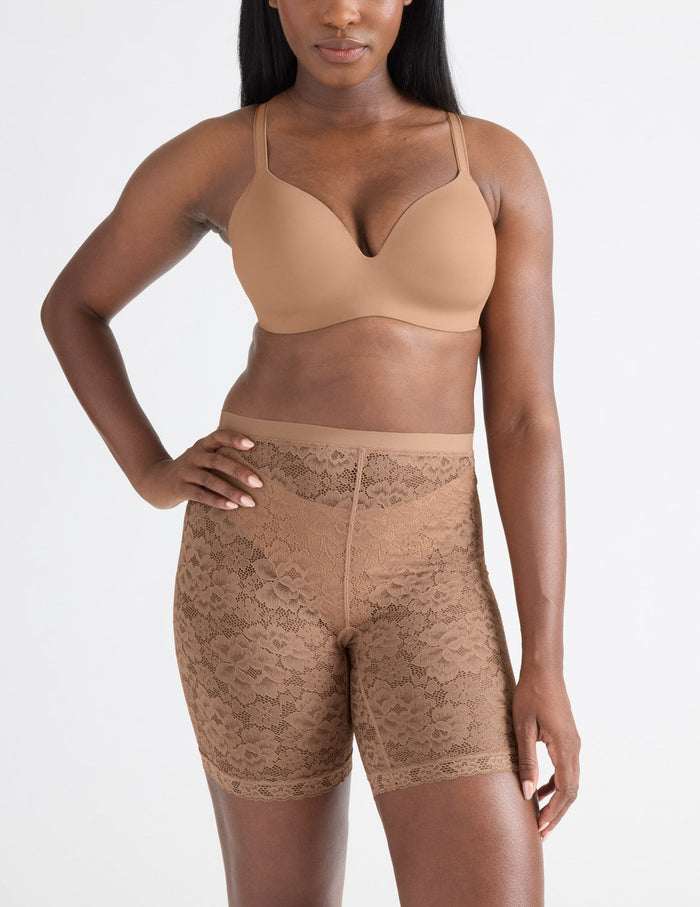 Tamiah has 38.5” hips and wears a Knix size M  | Toasted