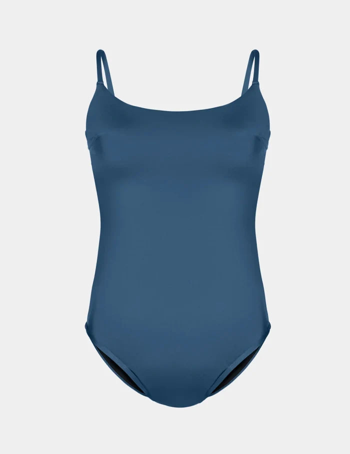 | Front view of model highlighting the coverage and fit | Horizon