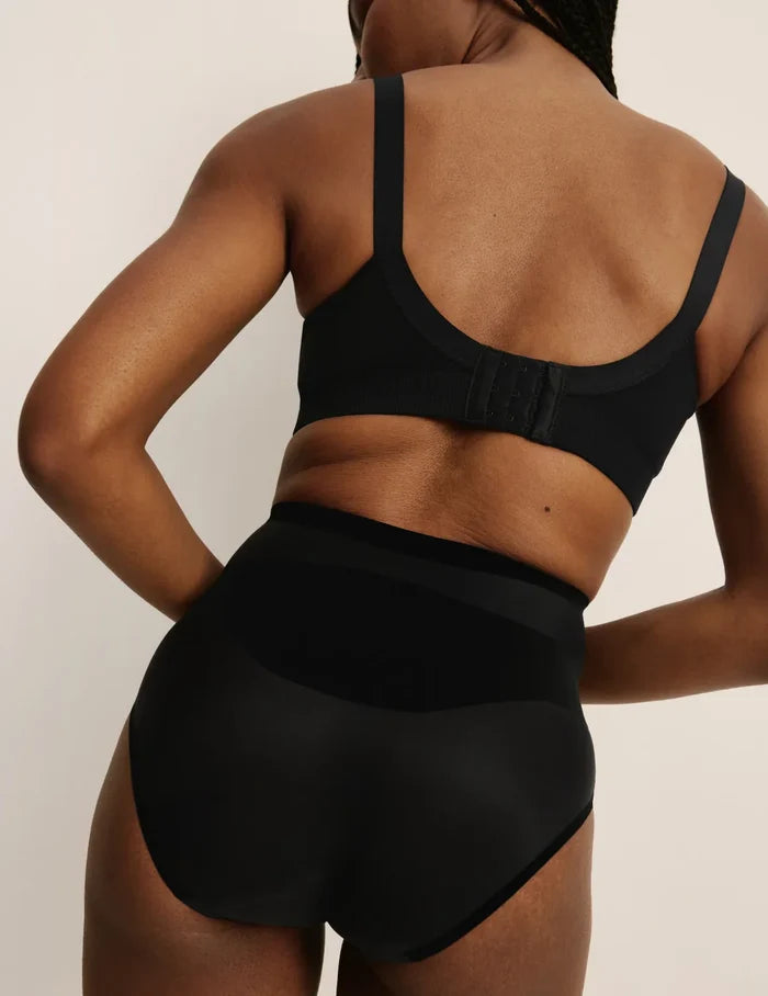 Gin has 38” hips, and wearing KNIX S | Back view of model wearing the Leakproof CoreLove High Rise, highlighting the coverage and hugging fit | Black