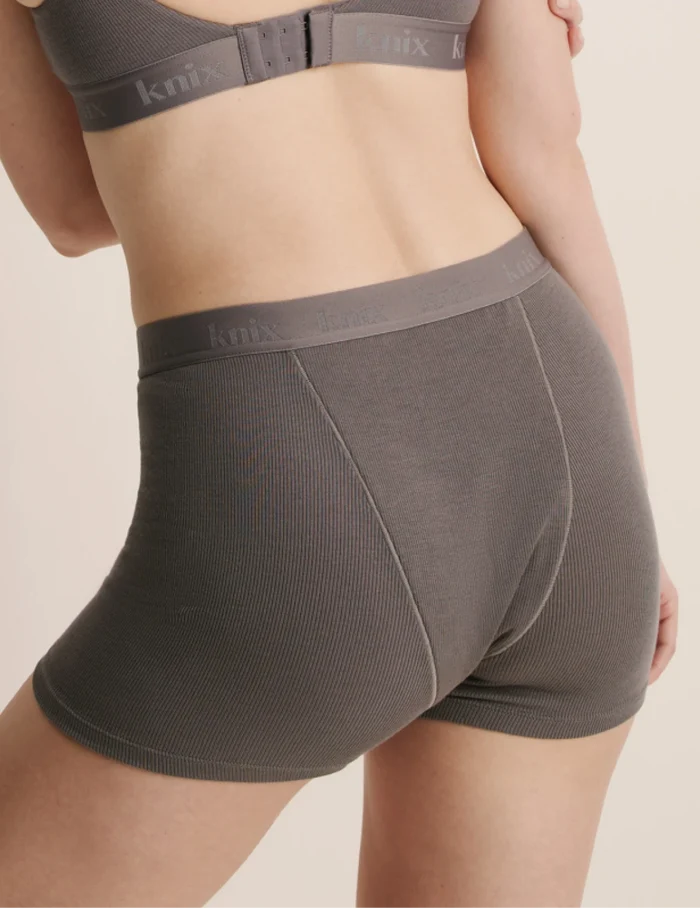Esther has 38" hips and wears KNIX M | Grey