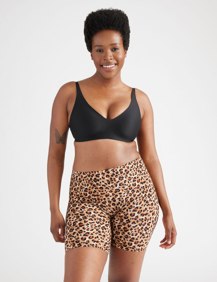 Becca has 47" hips and wears a Knix size XL | Leopard Print