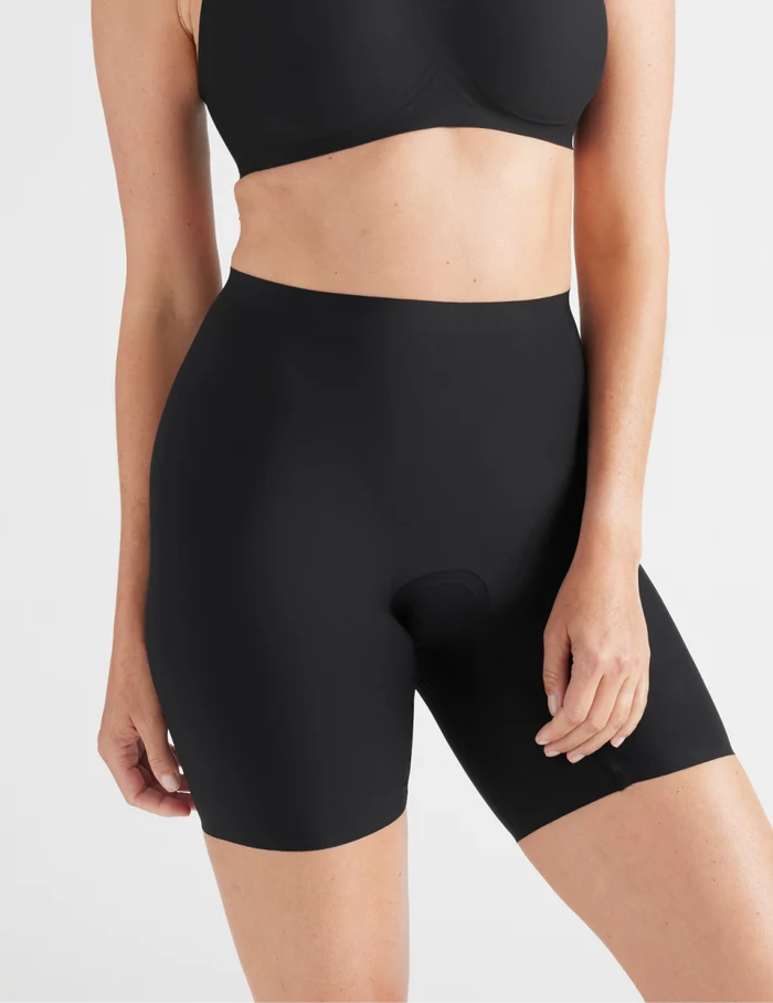 | Front view of model wearing the Leakproof Thigh Saver® 6” highlighting the coverage and smooth fit | Black