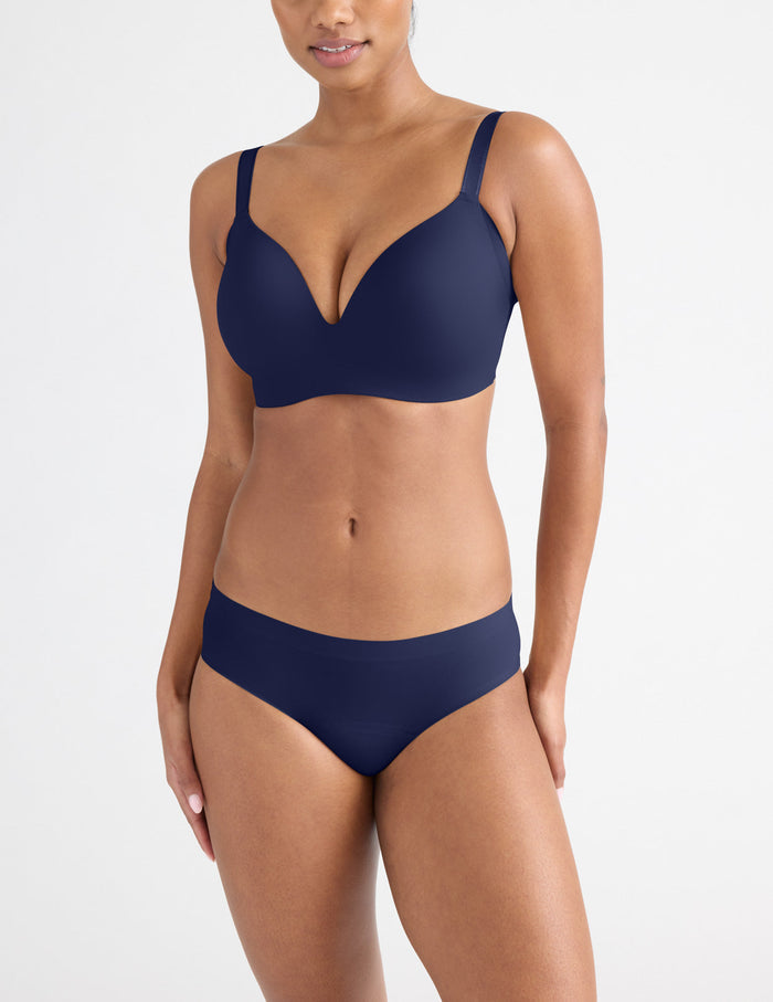 Jay has 36" hips and wears a Knix size S | Midnight