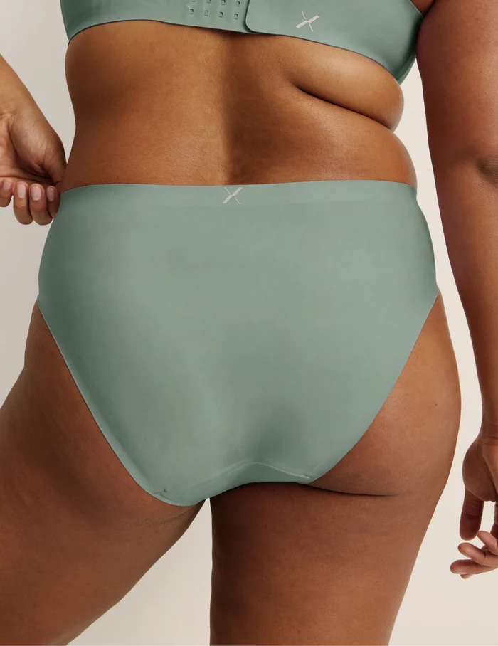 | Front view of model highlighting the coverage and fit | Eucalyptus/Rose Quartz/Rosewood