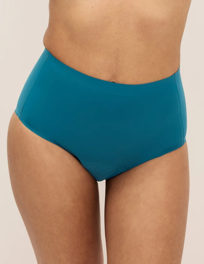 | Front view of model highlighting the coverage and fit | Wintergreen