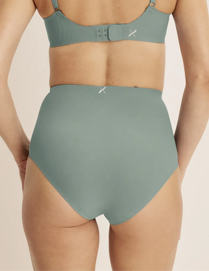 | Front view of model highlighting the coverage and fit | Eucalyptus/Rose Quartz/Rosewood
