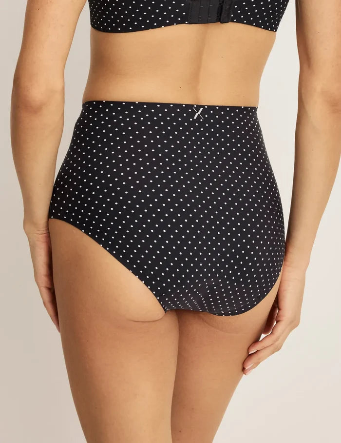 Sofia has 36.5” hips and wearing KNIX S | Back view of model wearing the Leakproof UltraThin No-Show High Rise highlighting the coverage and smooth fit | Black with White Polka Dot