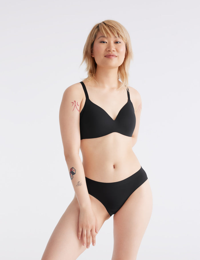 Rue has 34" hips and wearing KNIX S | Front view of model wearing the Light Leakproof No-Show Bikini highlighting the coverage and smooth fit | Black