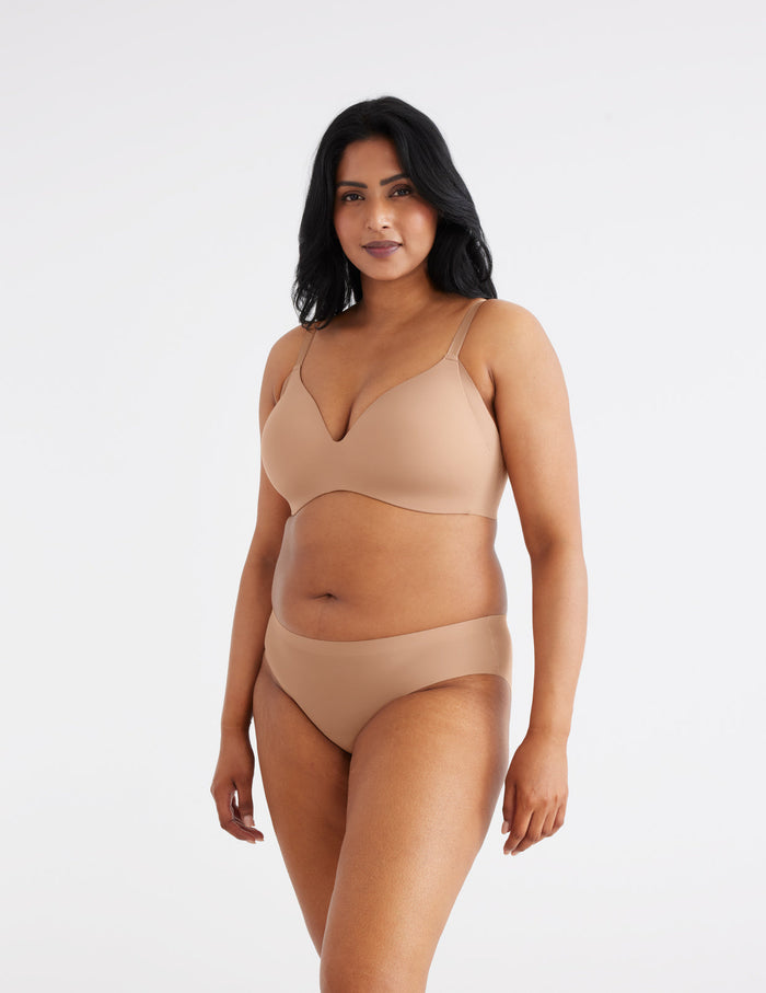 Chinthiya has 42" hips and wearing KNIX L | Front view of model wearing the Light Leakproof No-Show Bikini highlighting the coverage and smooth fit | Cavassa