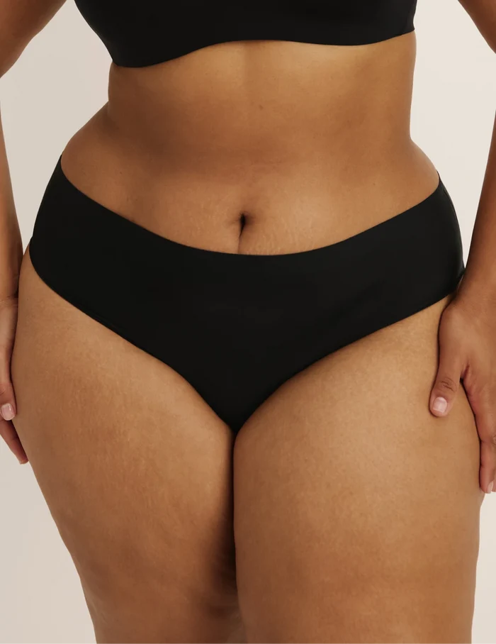 Leslie has 49” hips and wears KNIX XXL | Front view of model wearing the Light Leakproof No-Show French Cut highlighting the coverage and smooth fit | Black
