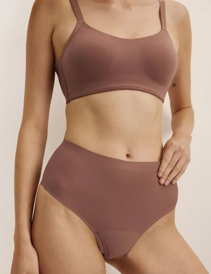 | Front view of model highlighting the coverage and fit | Sola