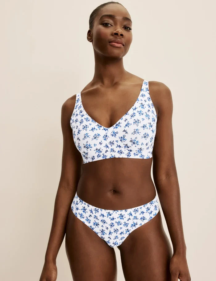 | Front view of model highlighting the coverage and fit | Nostalgia