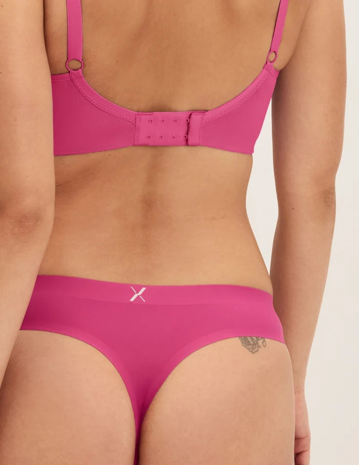 Megan has 36.5” hips and wearing KNIX S | Love Potion