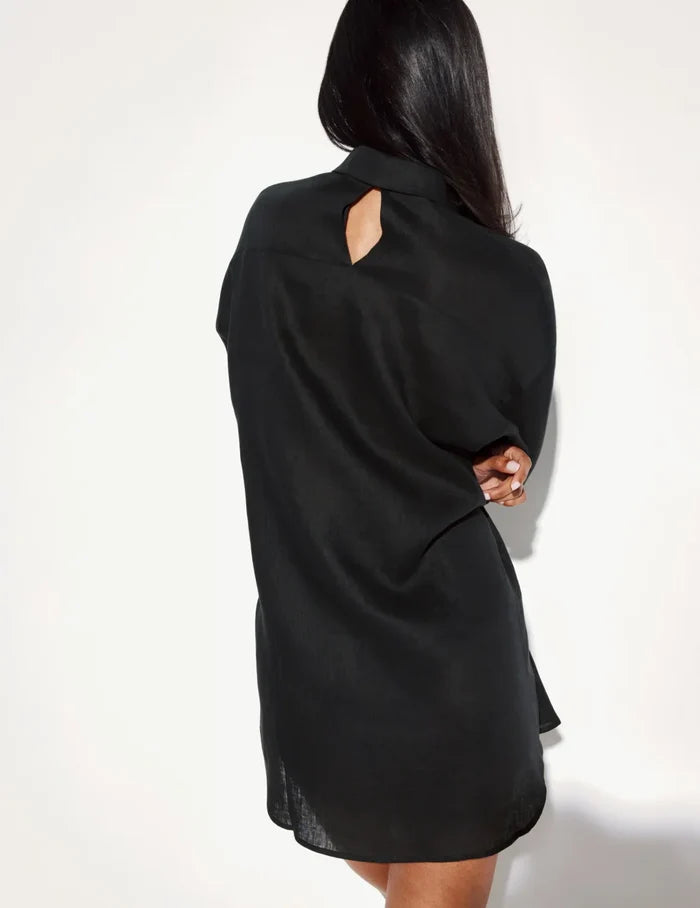 Jay is a 30E, 5’8”, and wearing KNIX S | Back view of model wearing the Linen Beach Shirt highlighting the coverage and fit | Black