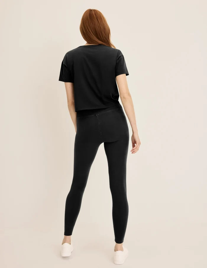 | Front view of model highlighting the coverage and fit | Washed Black